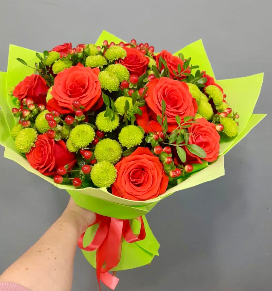 Букет цветов из: Хризантемы и Розы в Дудинке