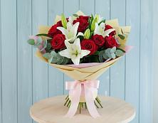 Букет цветов из:  Лилии и Розы в Дудинке
