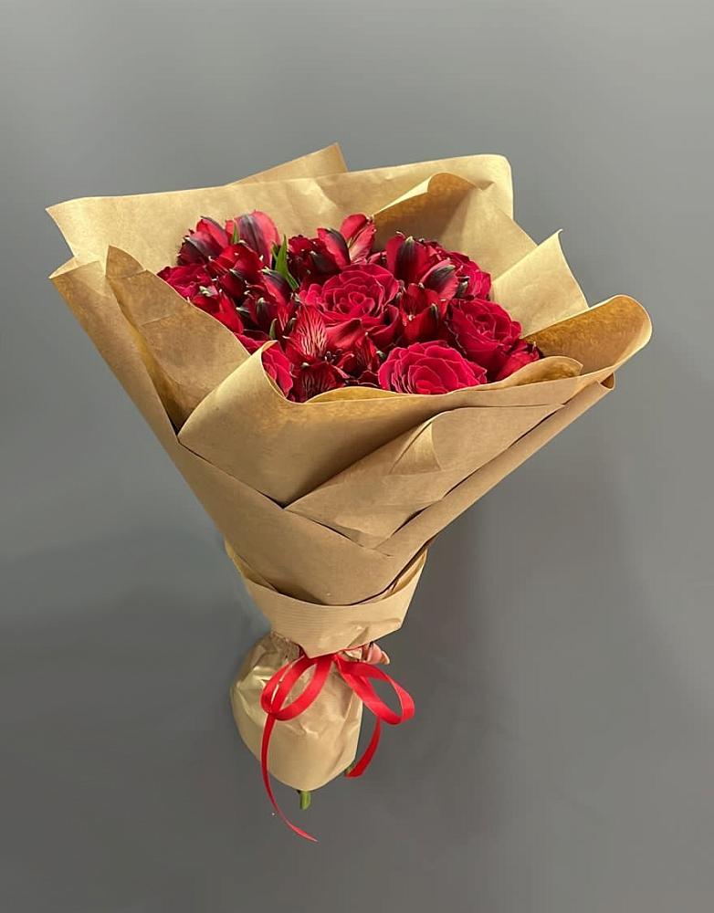 Букет цветов из: Альстромерии и Розы в Дудинке