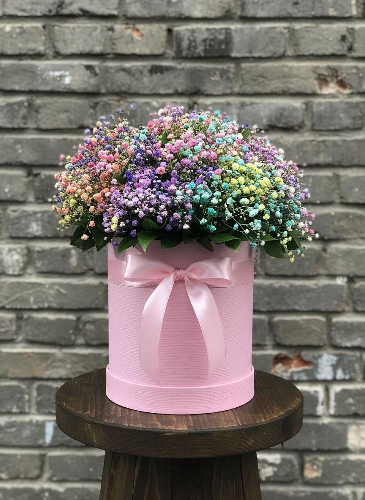 Цветочная композиция из Гипсофила и Розы в шляпной коробке в Дудинке