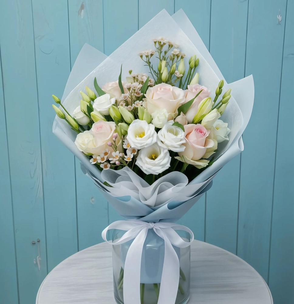 Букет цветов из: Розы и Лизиантусы в Дудинке