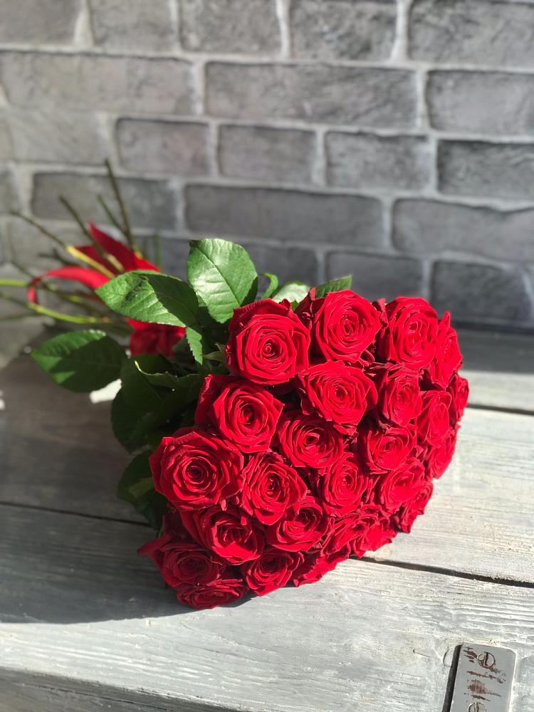 Букет Красные розы Фридом в Дудинке