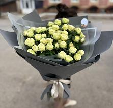 Букет Белые кустовые розы Солинеро в Дудинке
