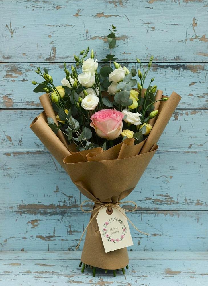 Букет цветов из: Розы и Лизиантусы в Дудинке