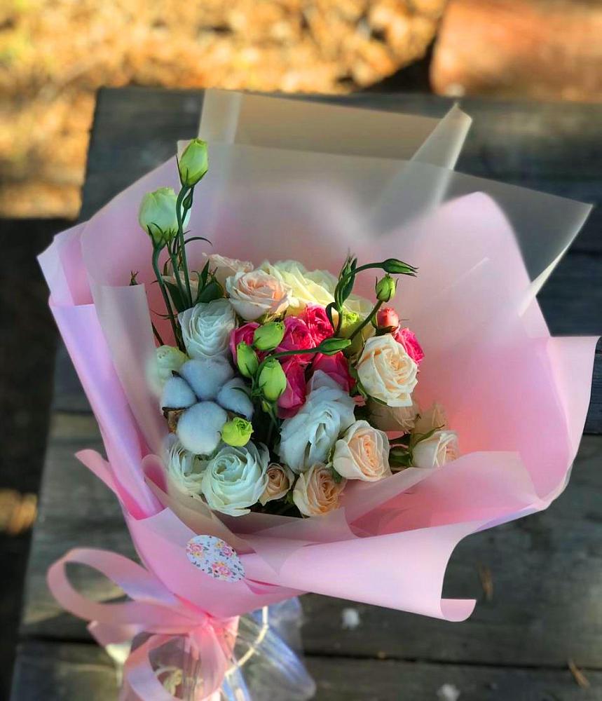 Букет цветов из: Розы и Лизиантусы в Дудинке