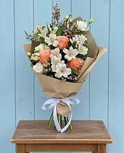 Букет цветов из:  Альстромерии, Лизиантусы, Розы и Хризантемы в Дудинке