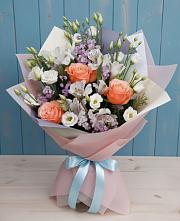 Букет цветов из:  Лизиантусы, Розы, Альстромерии и Гипсофила в Дудинке