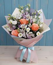 Букет цветов из:  Лизиантусы, Розы, Альстромерии и Гипсофила в Дудинке