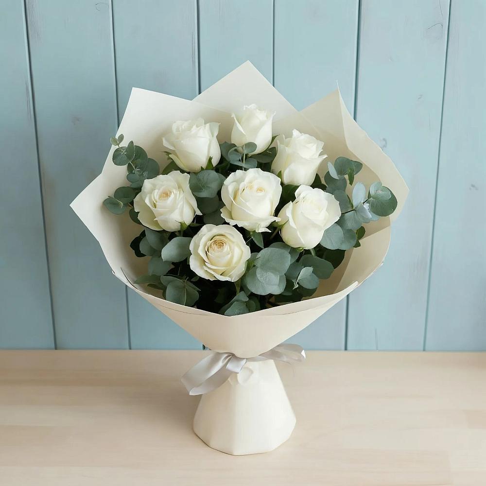 Букет Белые розы в Эвкалипте в Дудинке