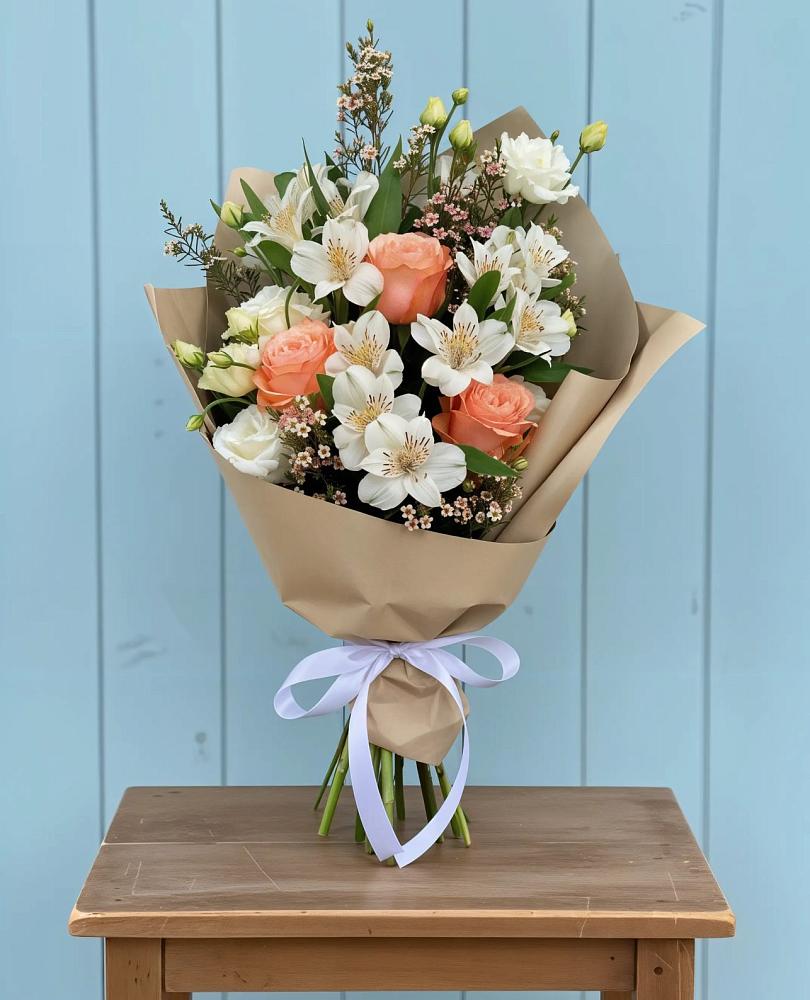 Букет цветов из: Альстромерии, Лизиантусы, Розы и Хризантемы в Дудинке